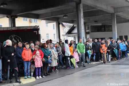 Dobrodošel mamut v Kamniku je dobil svoje mesto bronasti mamut v naravni velikosti, ki stoji v Mamutovem parku (38)
